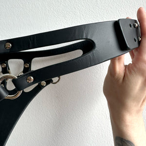 ARCHIVAL O-RING CUT OUT KNICKERS BLACK / MEDIUM