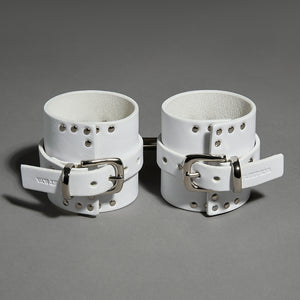 CORNER STUDDED WRIST CUFFS WHITE