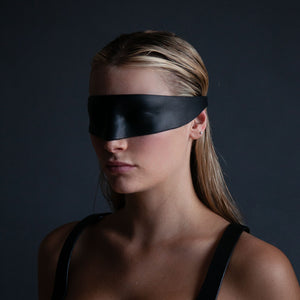 MOULDED BLINDFOLD