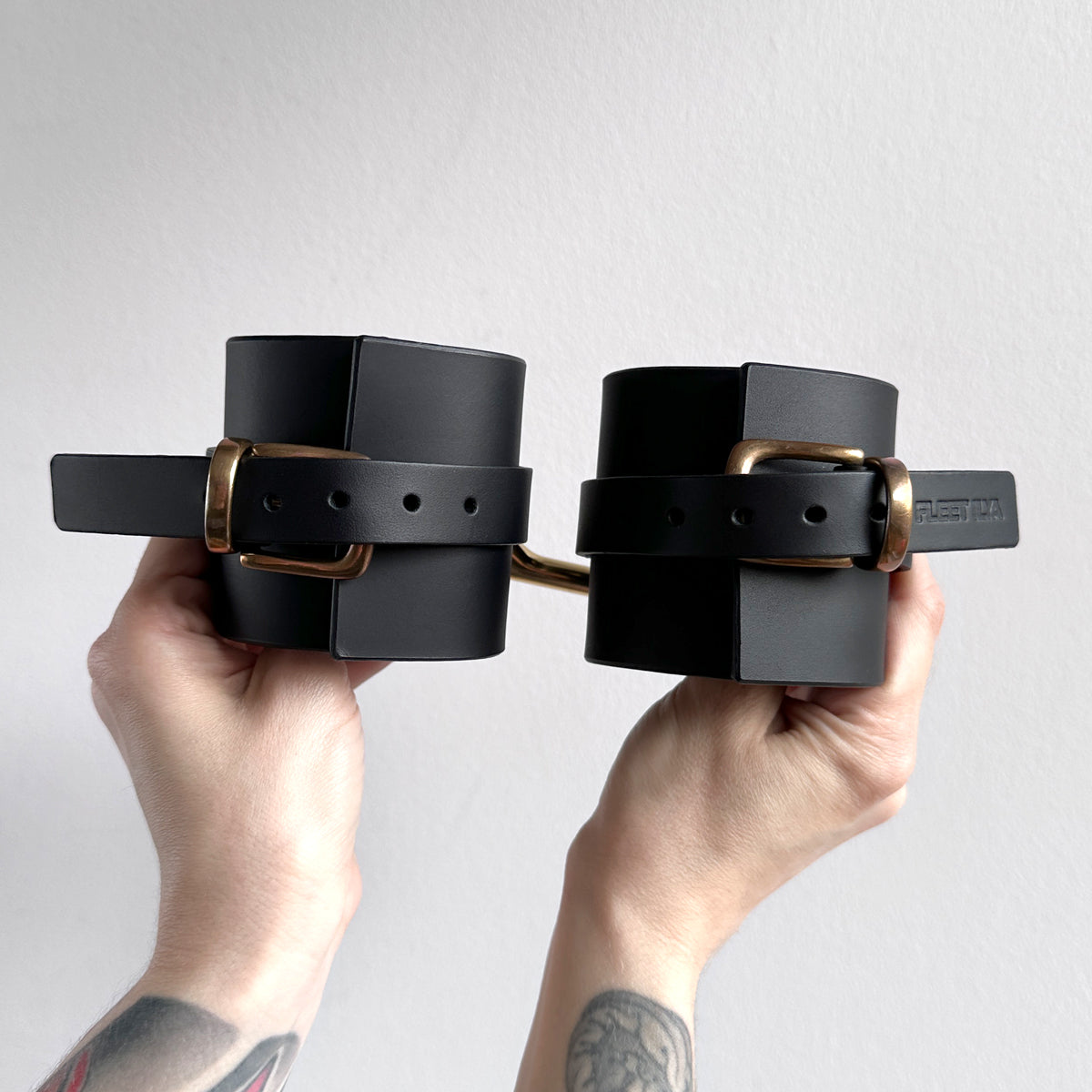 ARCHIVAL CLASSIC CUFFS BLACK / SMALL MEDIUM