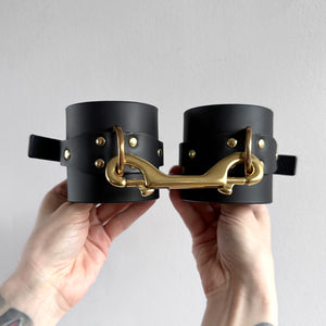 ARCHIVAL CLASSIC CUFFS BLACK / SMALL MEDIUM