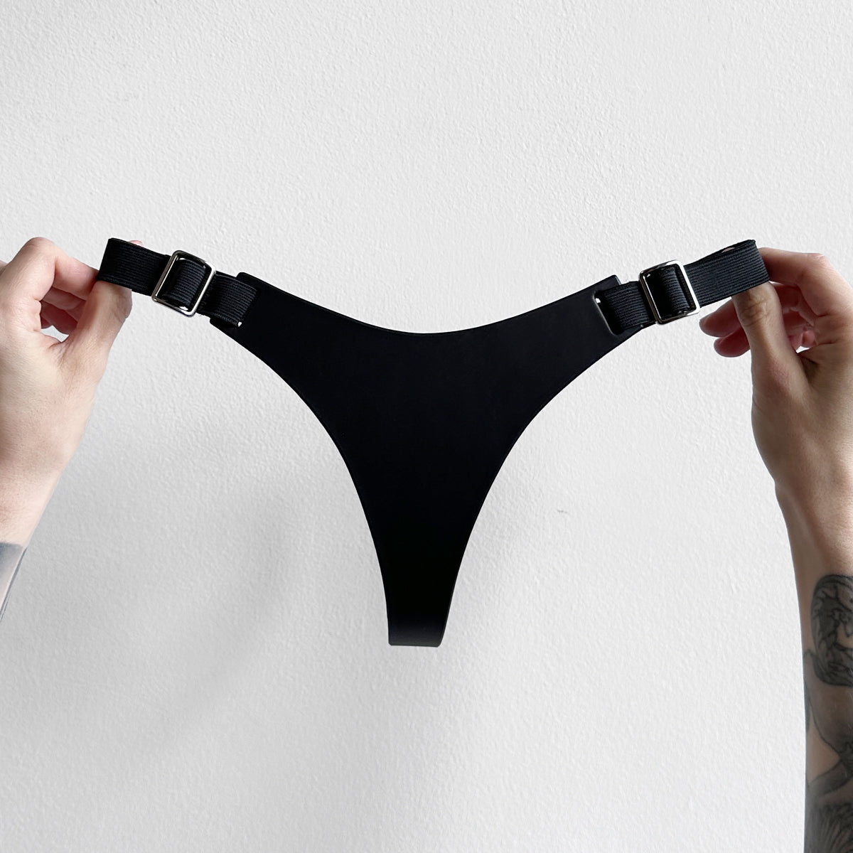 ARCHIVAL STRETCH THONG BLACK