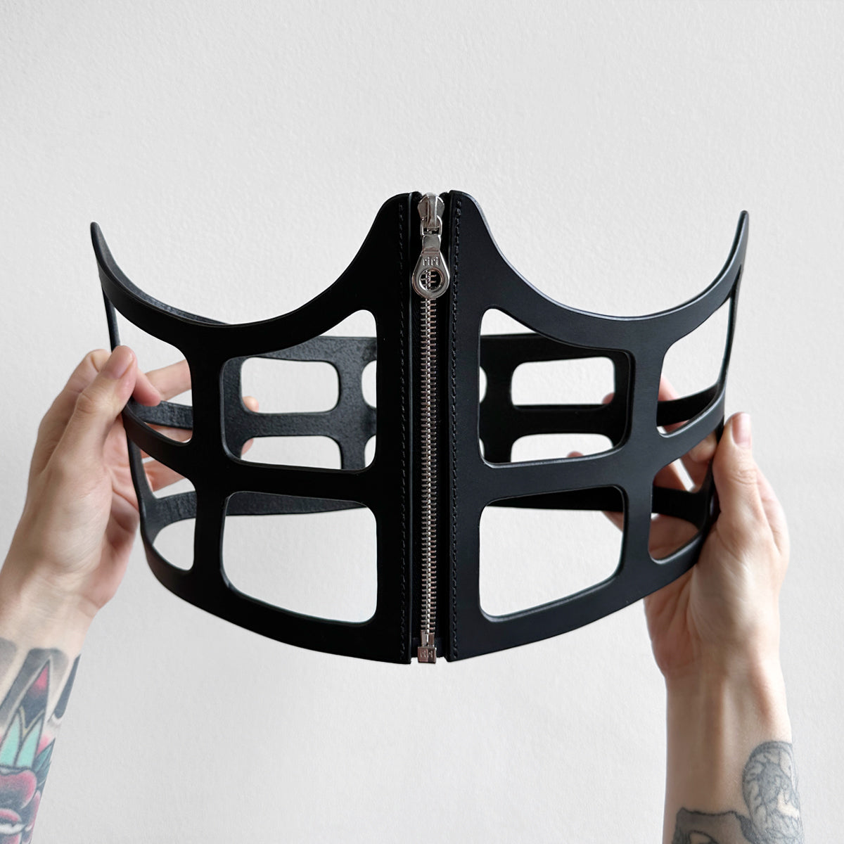 ARCHIVAL CUT OUT UNDERBUST CORSET BLACK / SMALL