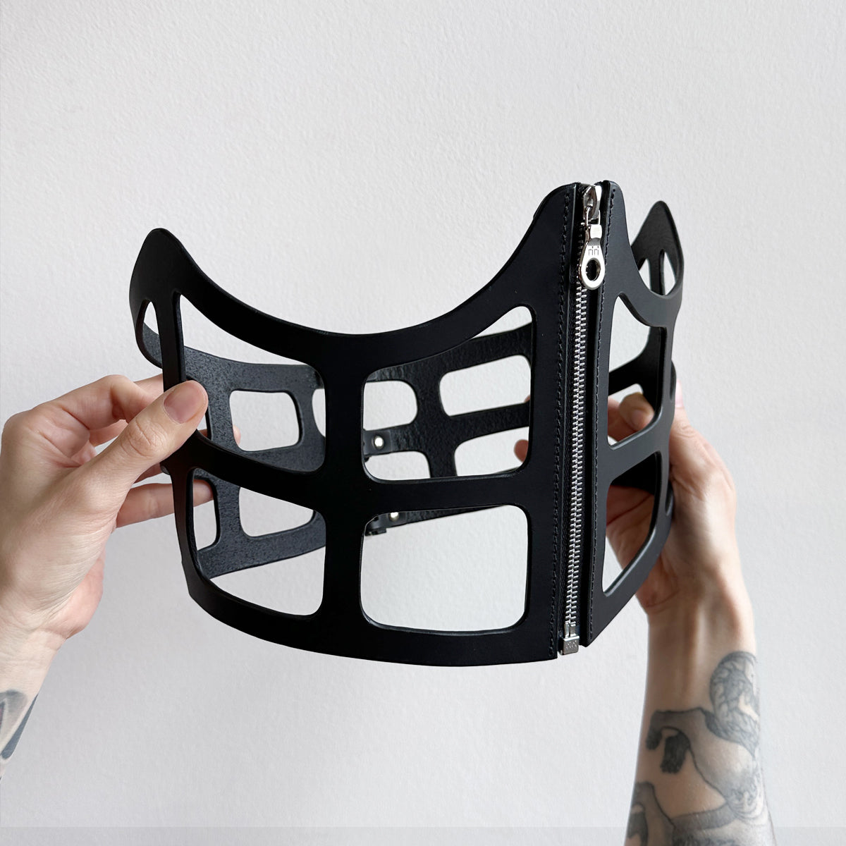 ARCHIVAL CUT OUT UNDERBUST CORSET BLACK / SMALL