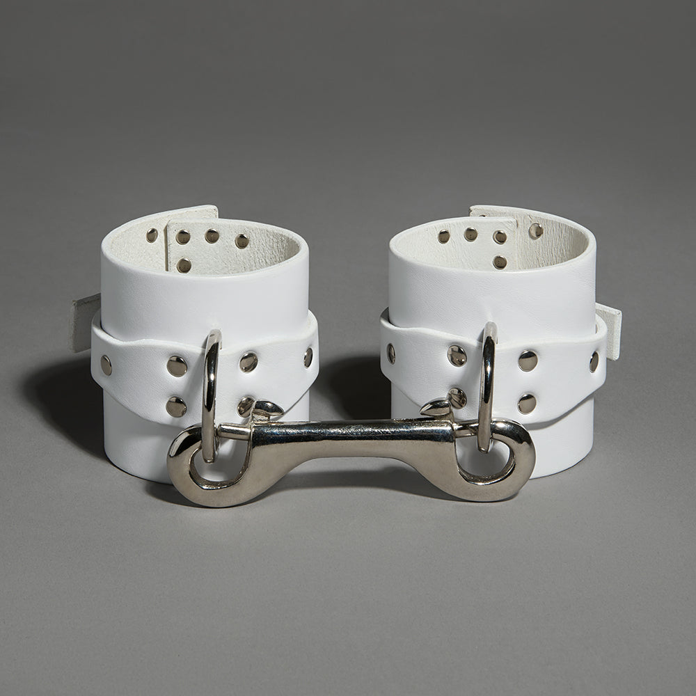 CORNER STUDDED WRIST CUFFS WHITE