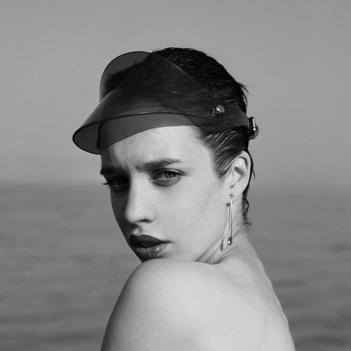 RACER BACK VISOR RED PVC