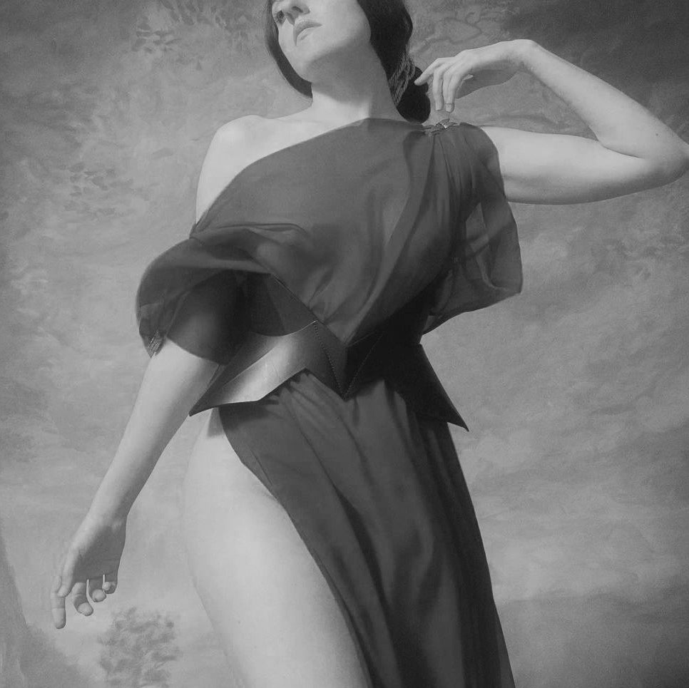 SCULPTED POINT CORSET