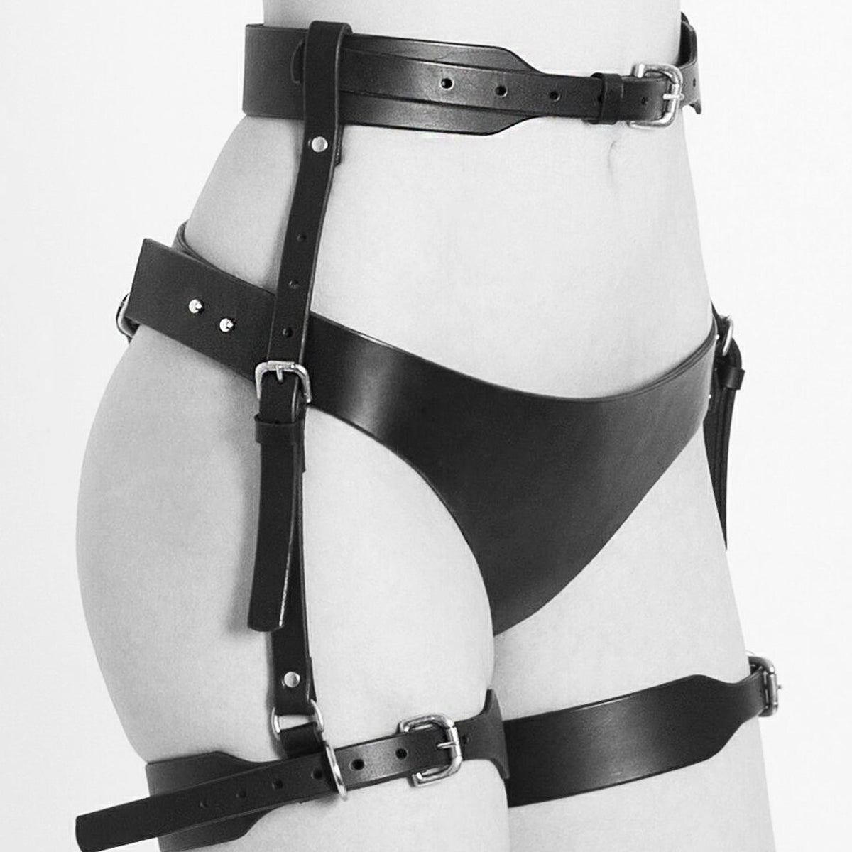 CLASSIC SUSPENDER HARNESS BLACK PATENT | Harnesses & Bodypieces Autumn Winter | Fleet Ilya