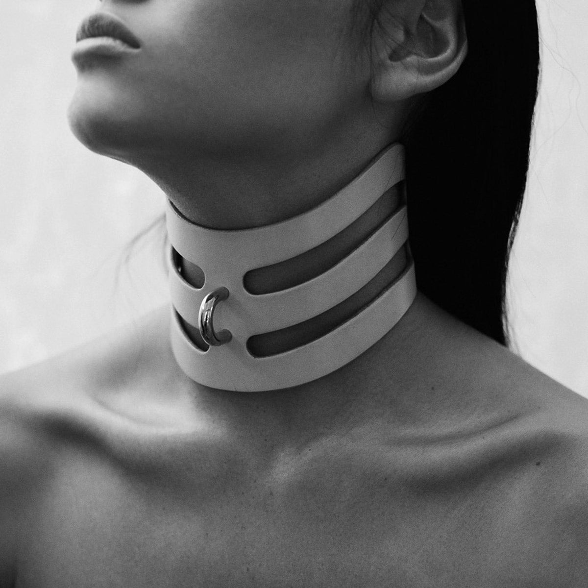 CUT OUT POSTURE COLLAR RED | Restraint Collars | Fleet Ilya