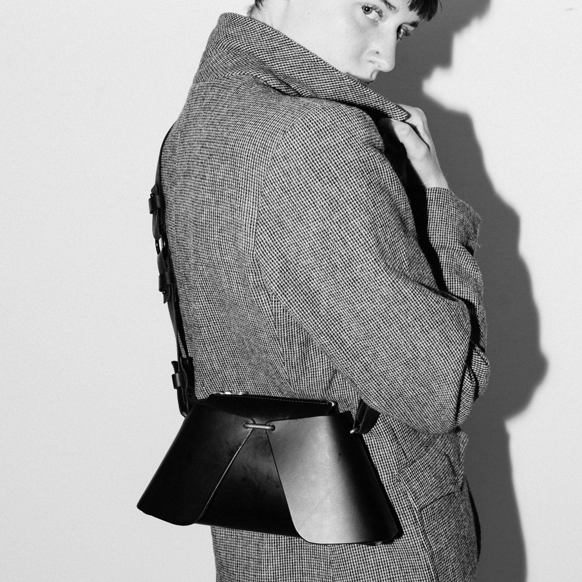 FOLDED TRIANGLE BAG BLACK | Womens Bags | Fleet Ilya