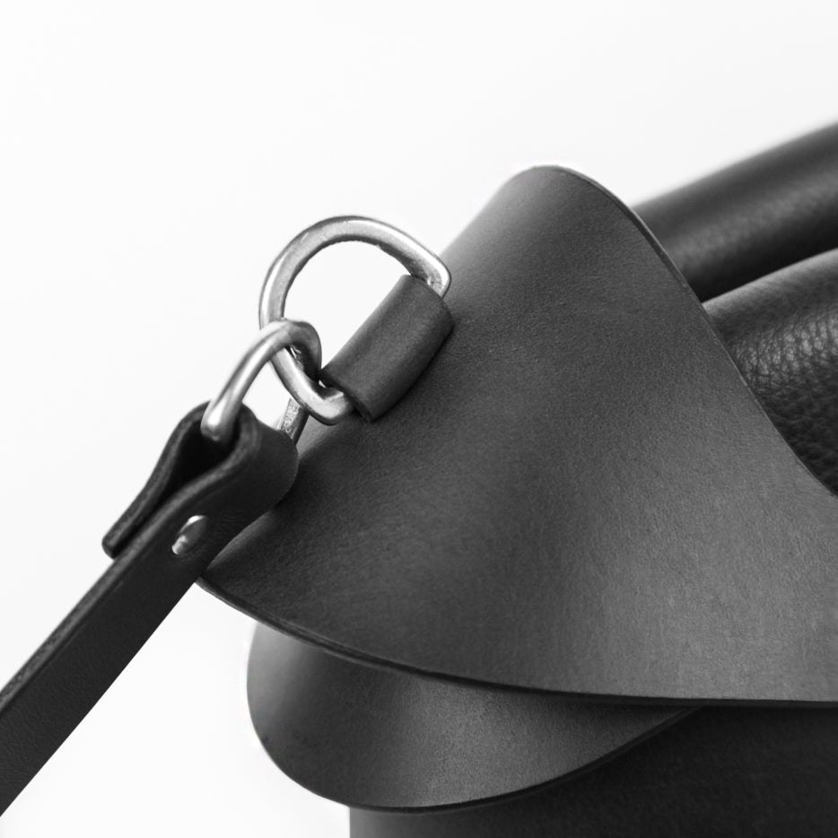 SHOULDER PIECE BAG BLACK | Womens Bags | Fleet Ilya